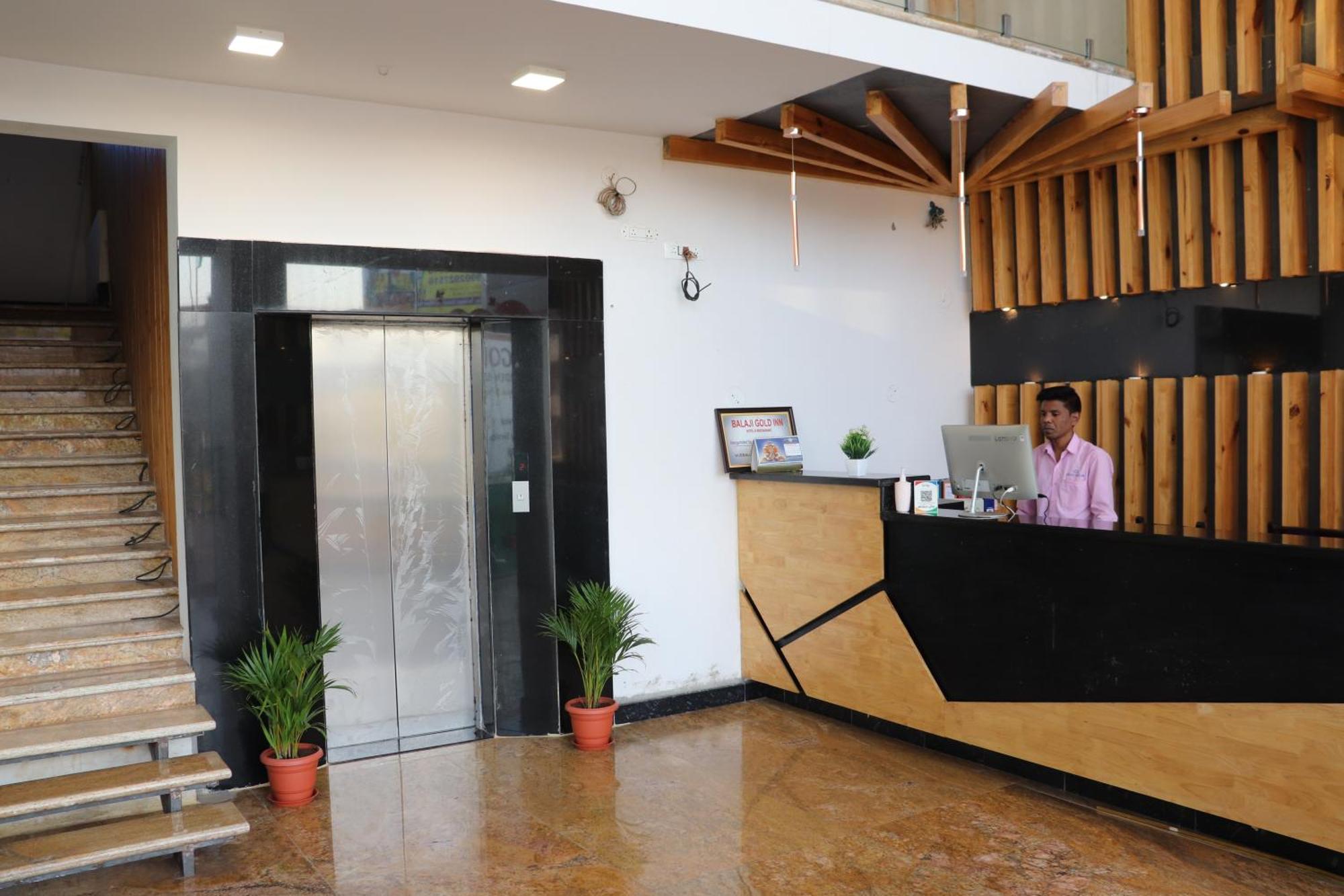 Balaji Gold Inn Hotel Hubli Ngoại thất bức ảnh